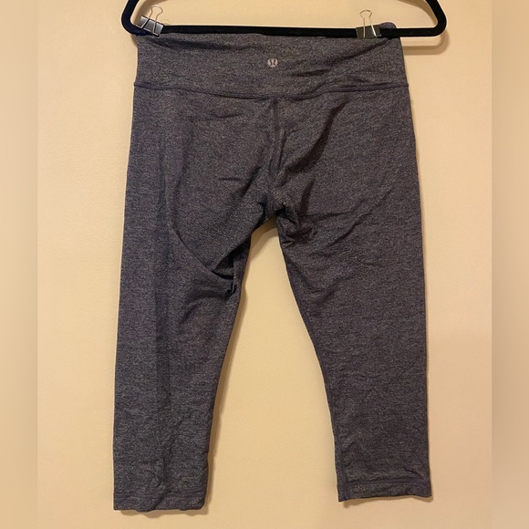 Lululemon Wonder Under Crops - size 8 - Picture 2 of 4